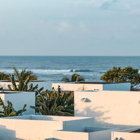 Amber Lombok Beach Resort Selong Belanak Exteriör bild