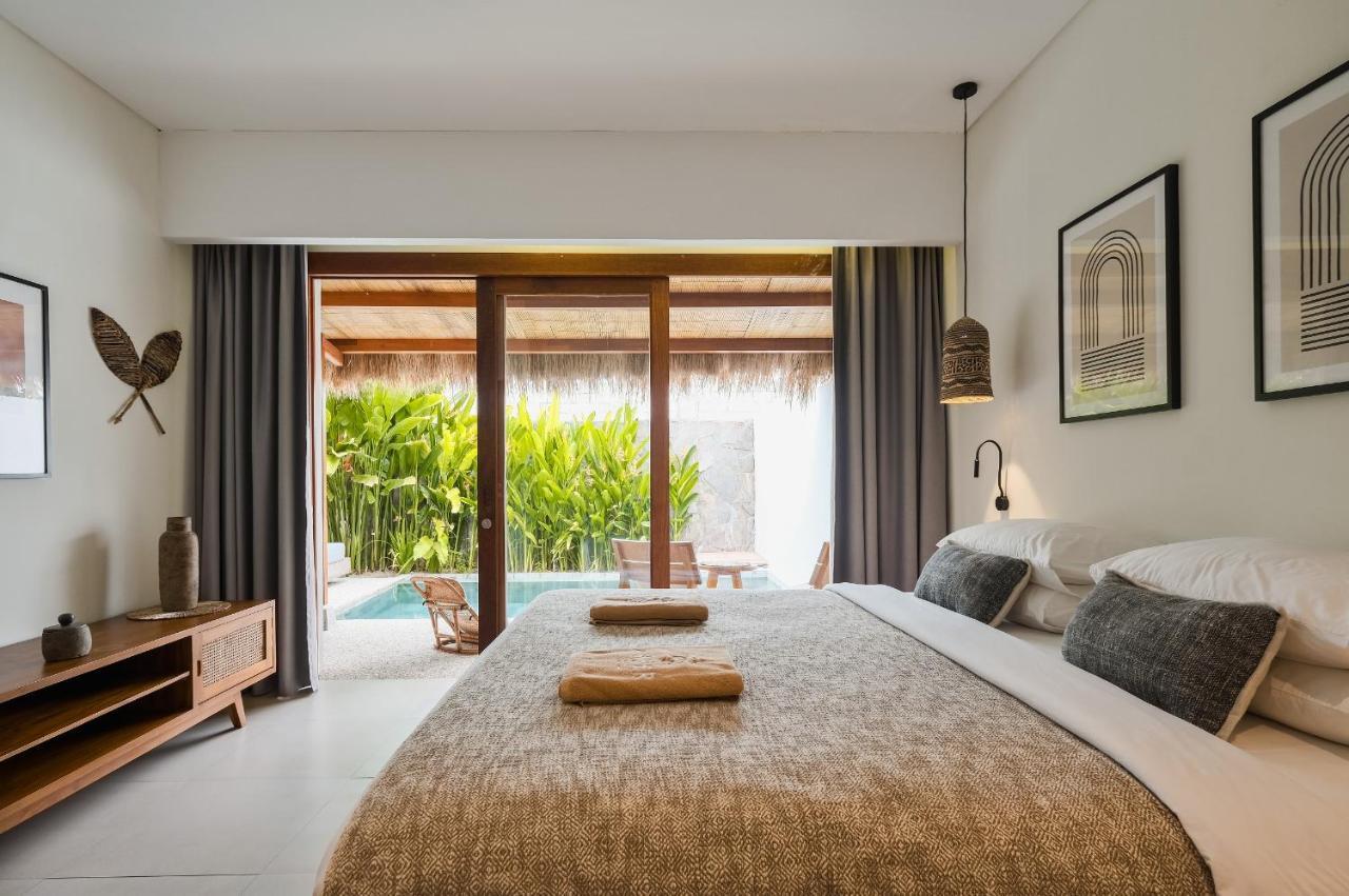 Amber Lombok Beach Resort Selong Belanak Exteriör bild