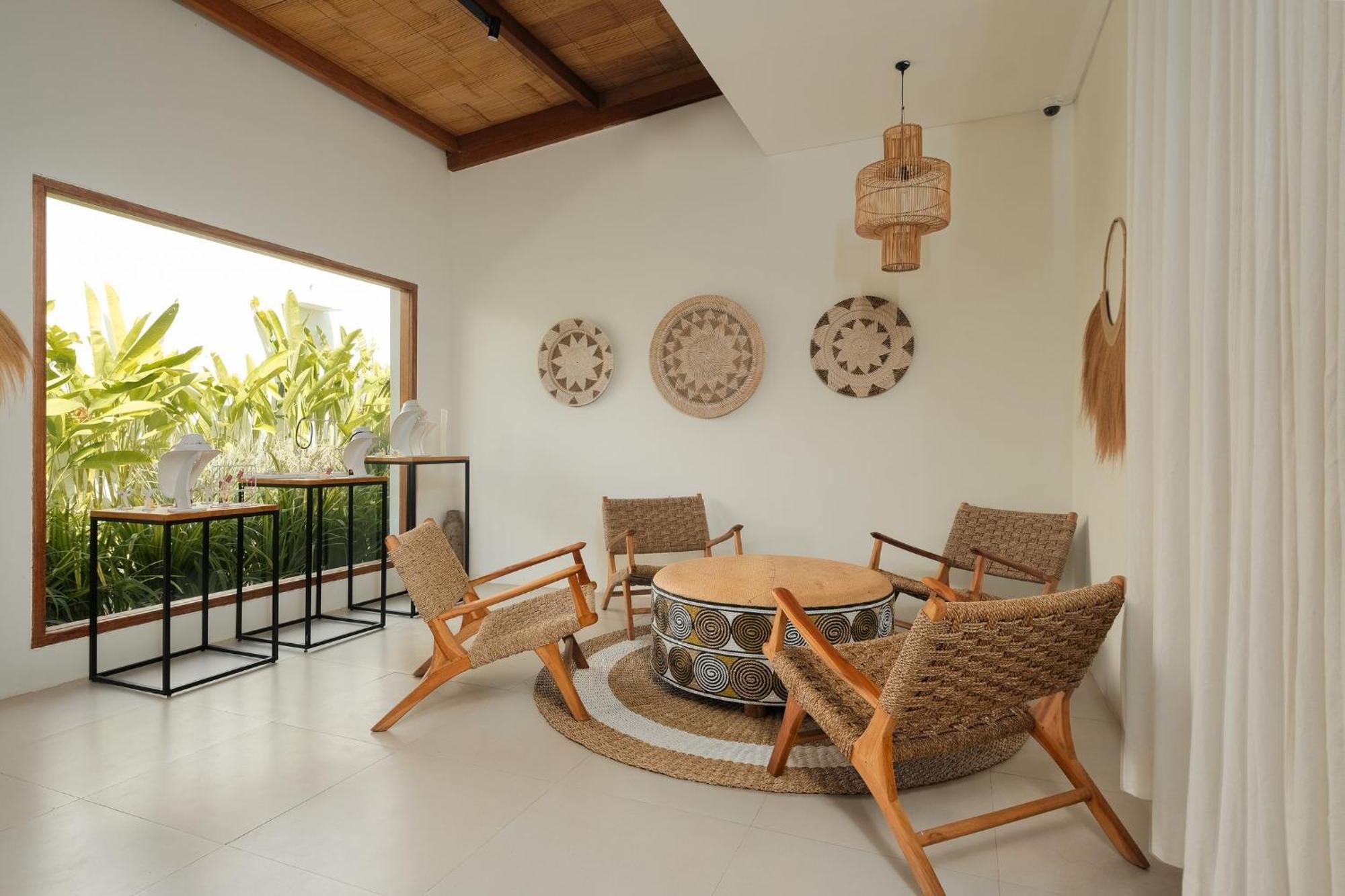 Amber Lombok Beach Resort Selong Belanak Exteriör bild