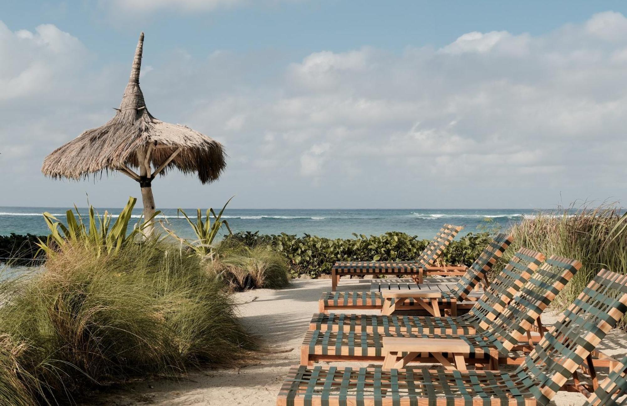 Amber Lombok Beach Resort Selong Belanak Exteriör bild