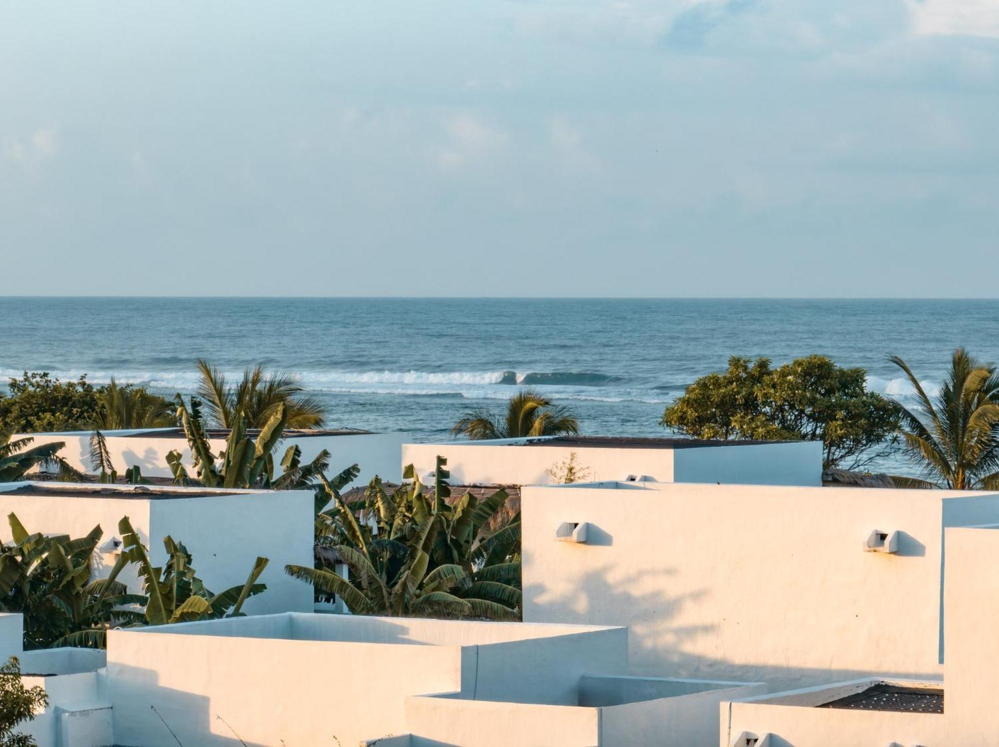 Amber Lombok Beach Resort Selong Belanak Exteriör bild
