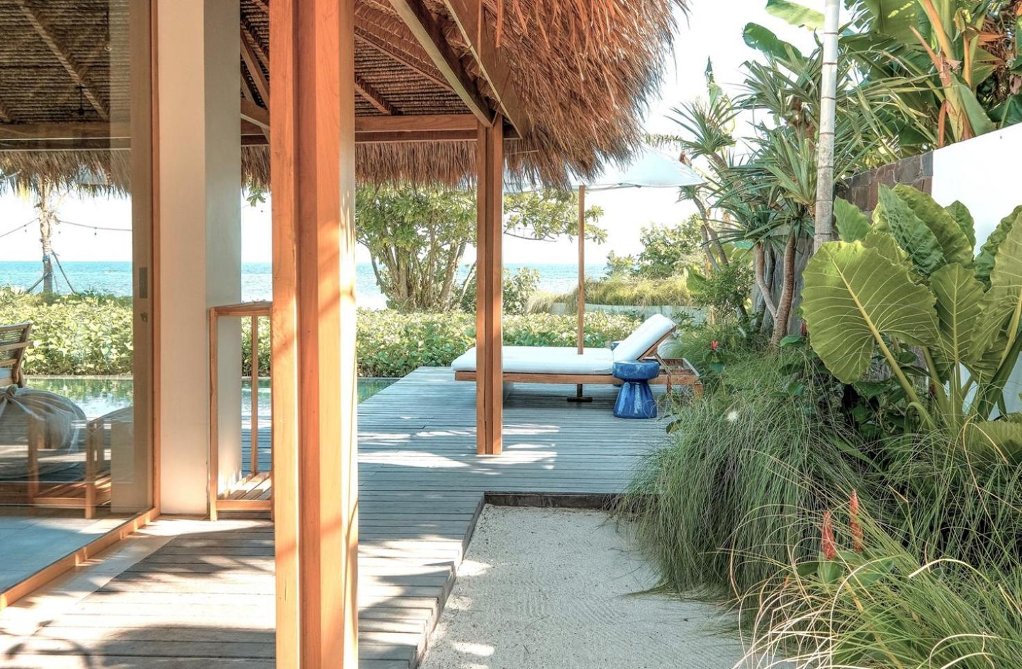 Amber Lombok Beach Resort Selong Belanak Exteriör bild
