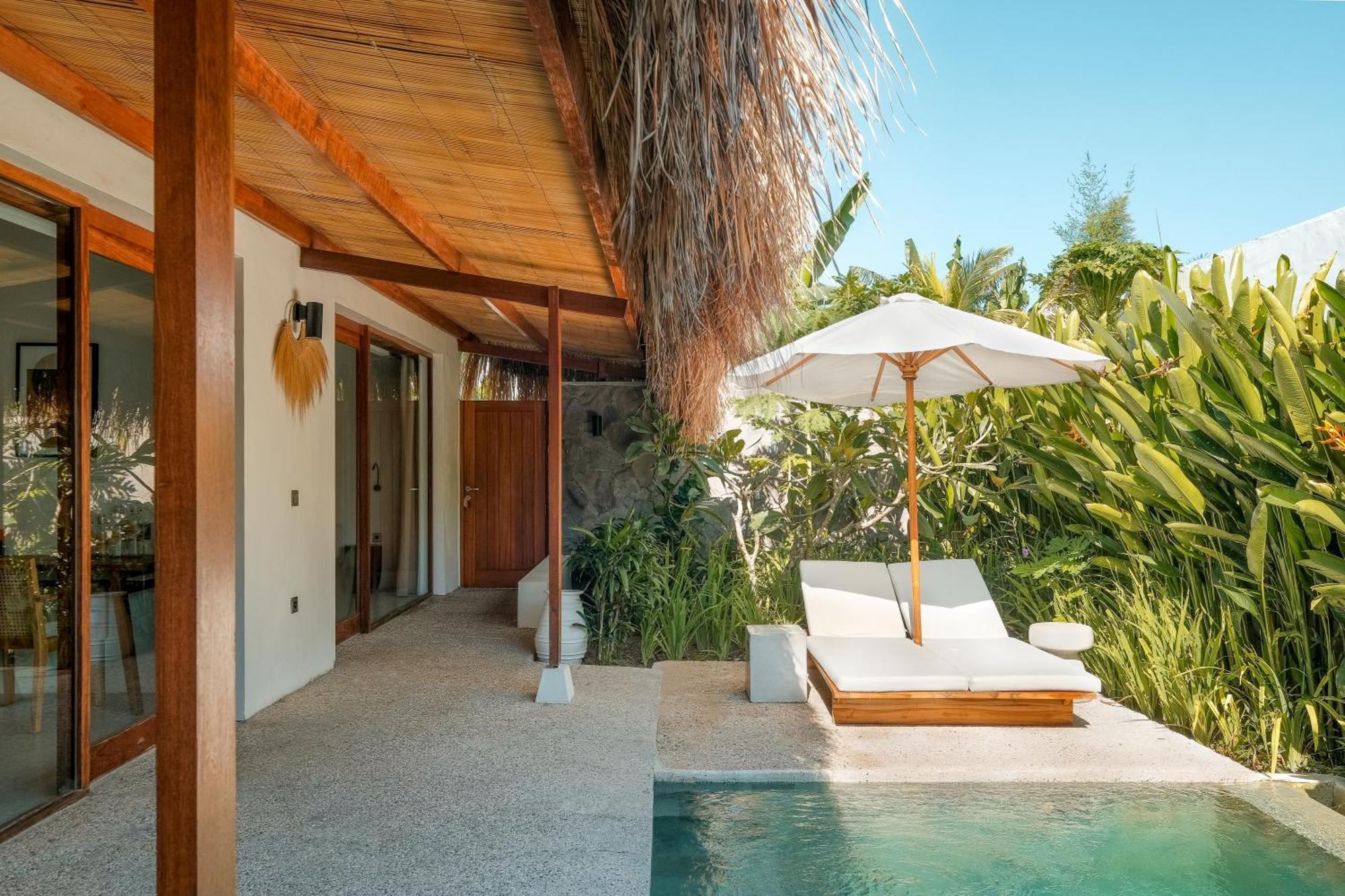 Amber Lombok Beach Resort Selong Belanak Exteriör bild