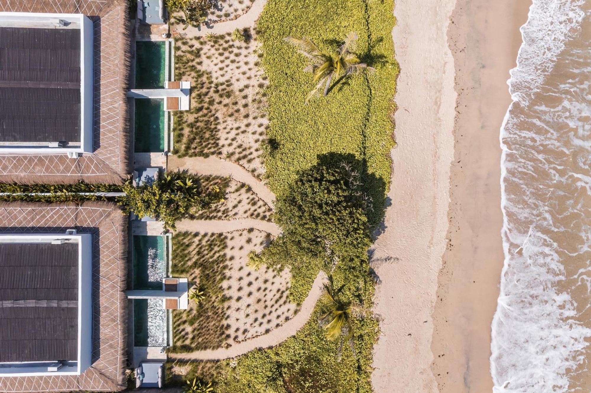 Amber Lombok Beach Resort Selong Belanak Exteriör bild