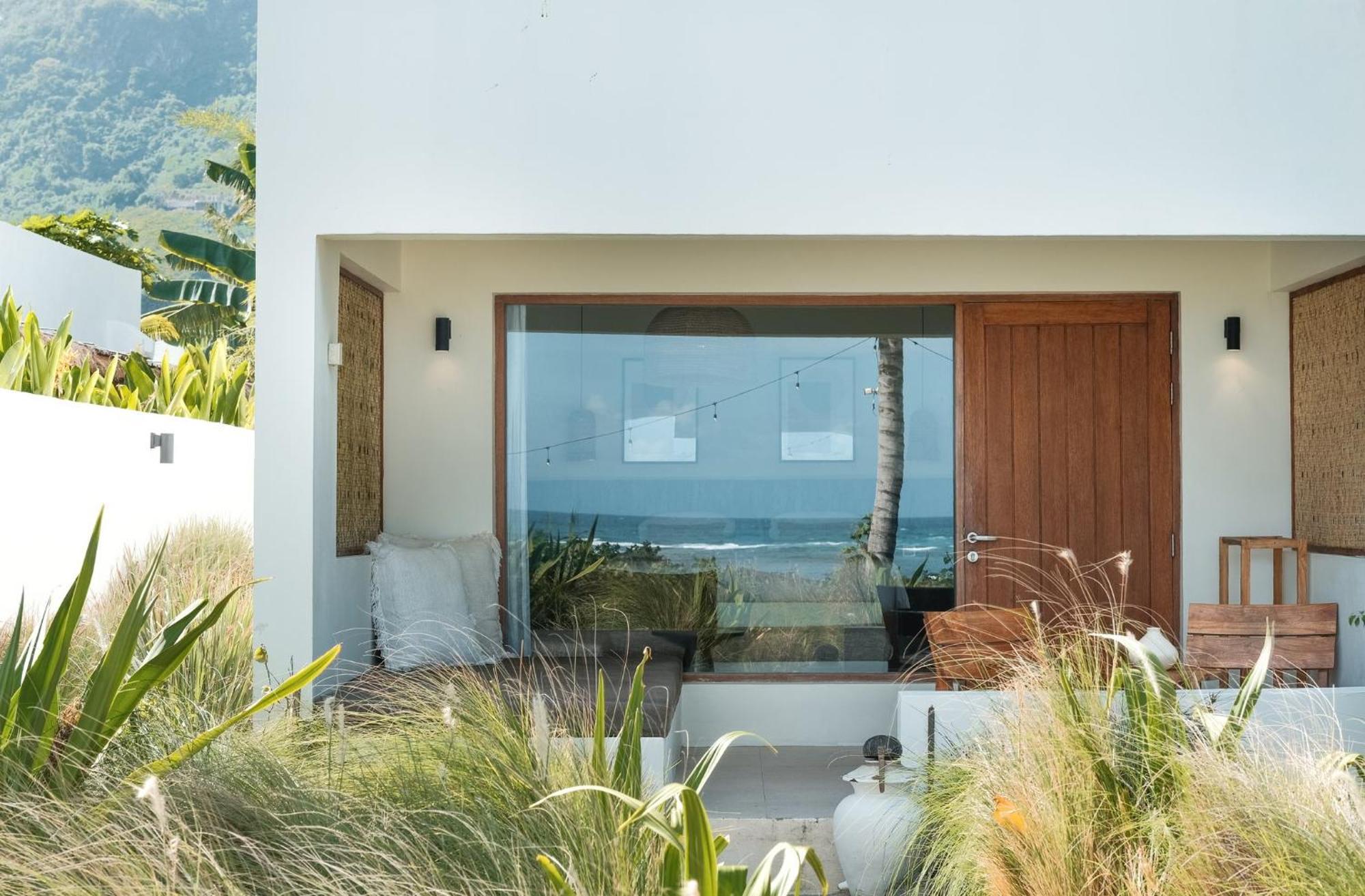 Amber Lombok Beach Resort Selong Belanak Exteriör bild