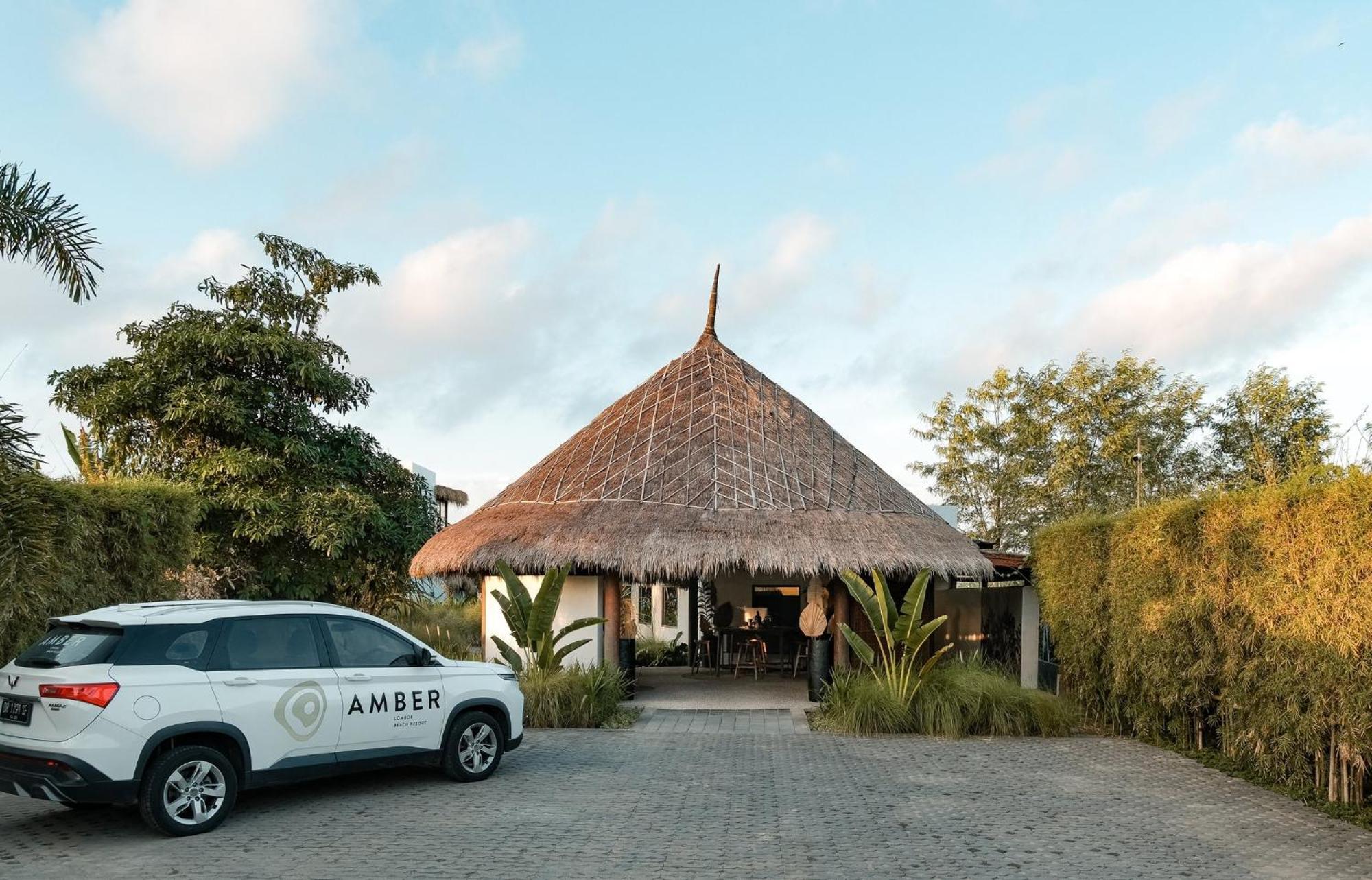 Amber Lombok Beach Resort Selong Belanak Exteriör bild
